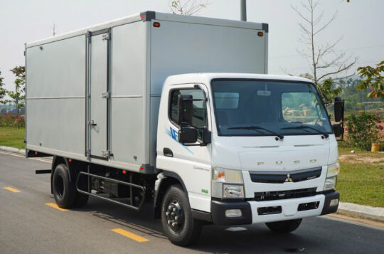 MITSUBISHI FUSO CANTER TF7.5 - THÙNG KÍN - TẢI 3.490KG